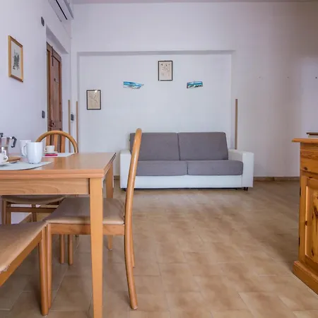 Comfy By The Sea With Balcony! Castelsardo