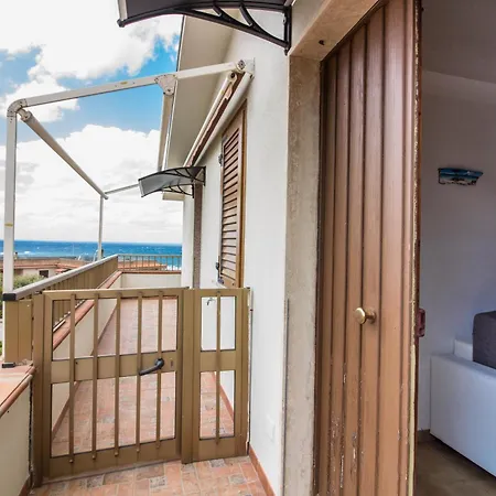 アパート Comfy By The Sea With Balcony!