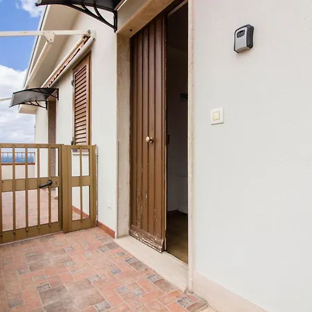 Comfy By The Sea With Balcony! Apartment *